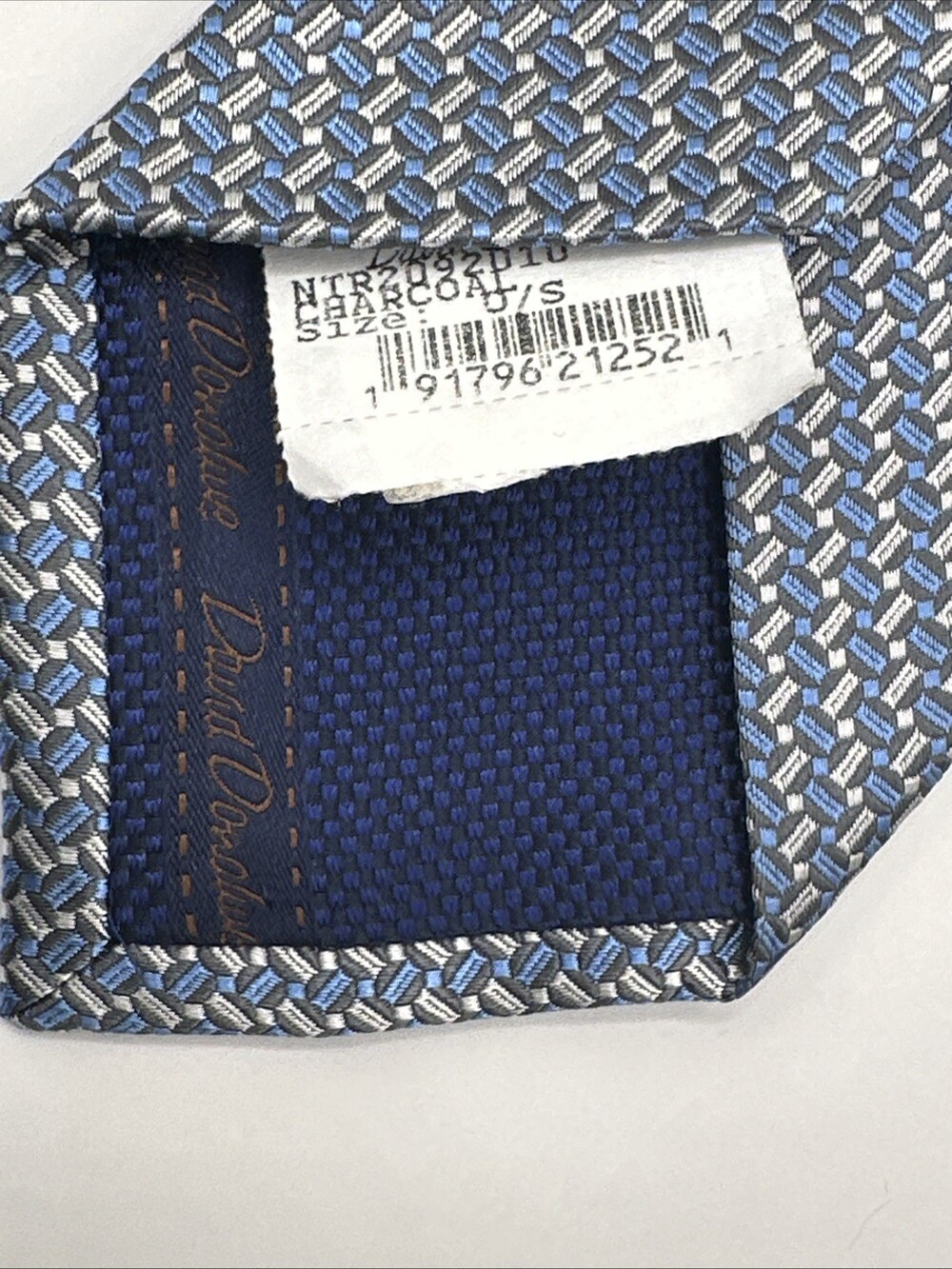NWT David Donahue Blue Geometric Necktie Tie Silk Italy USA Medallion Blue Woven - Picture 7 of 9